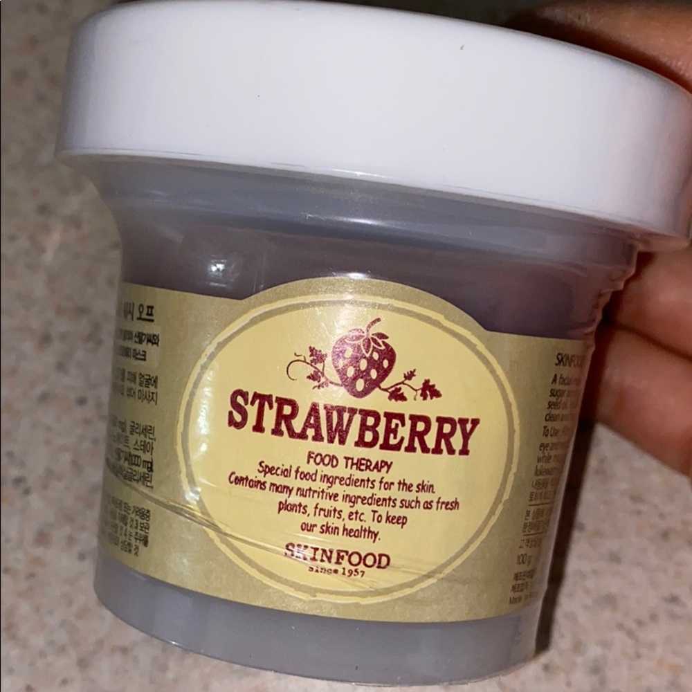 Strawberry Black Sugar Mask Wash-Off (Skin Food)